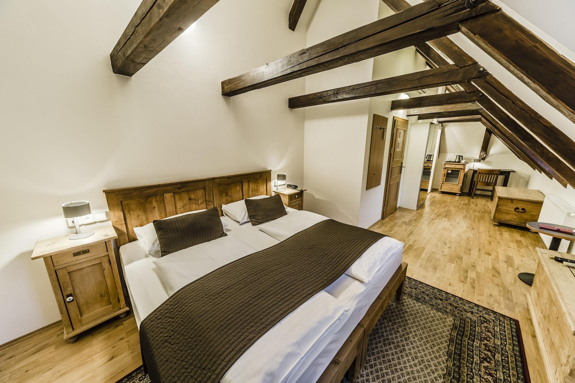 Archibald At The Charles Bridge Hotel Prague Ngoại thất bức ảnh