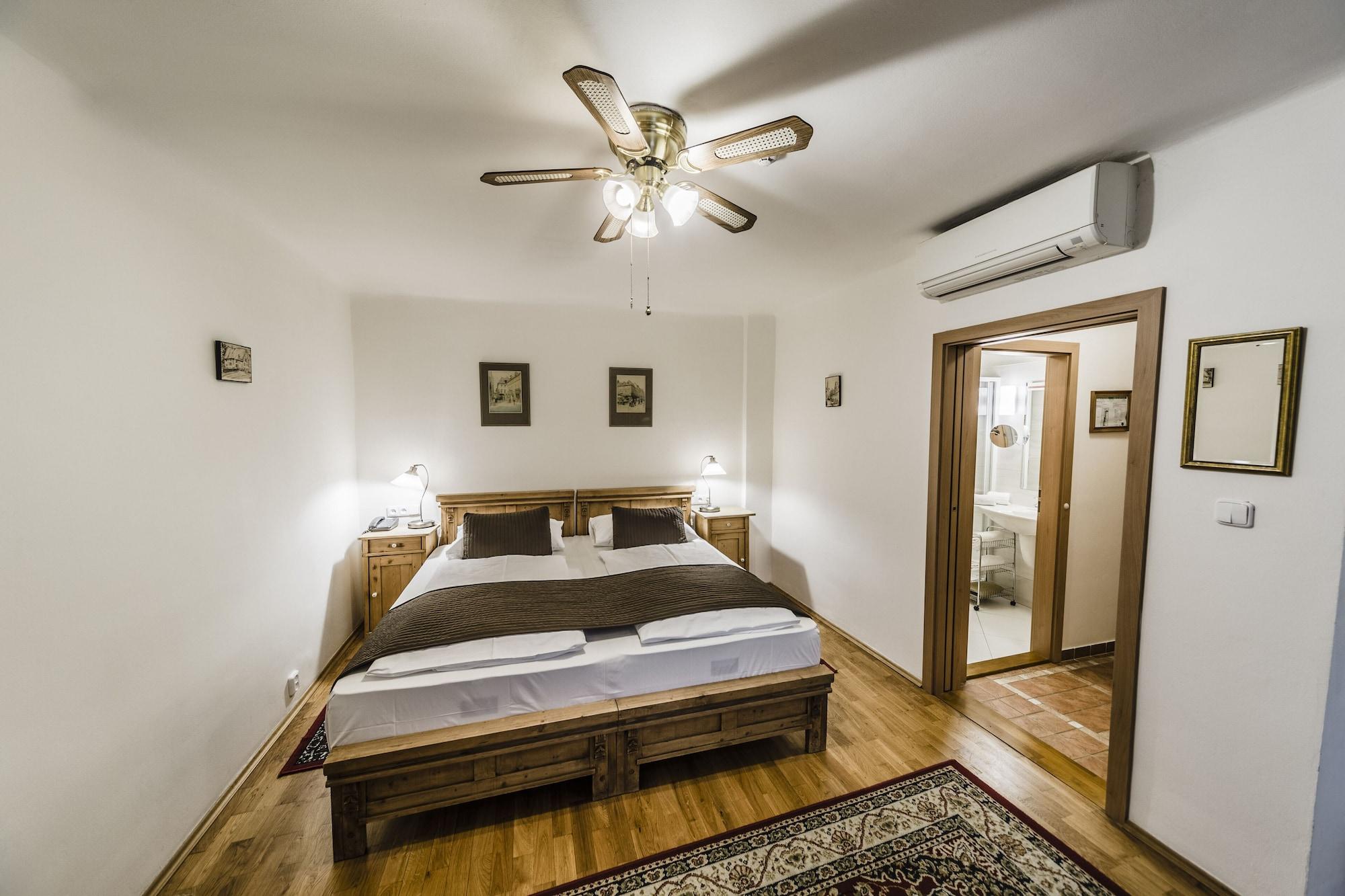 Archibald At The Charles Bridge Hotel Prague Ngoại thất bức ảnh