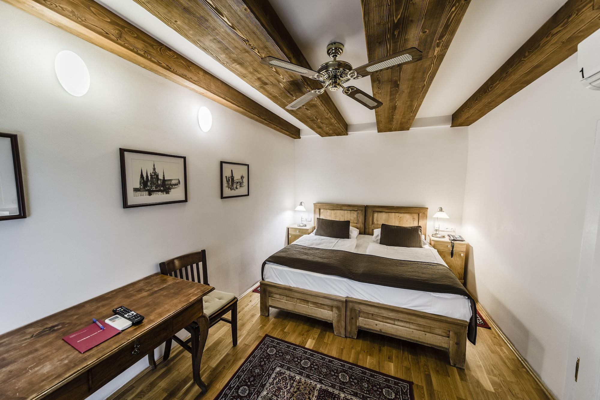 Archibald At The Charles Bridge Hotel Prague Ngoại thất bức ảnh