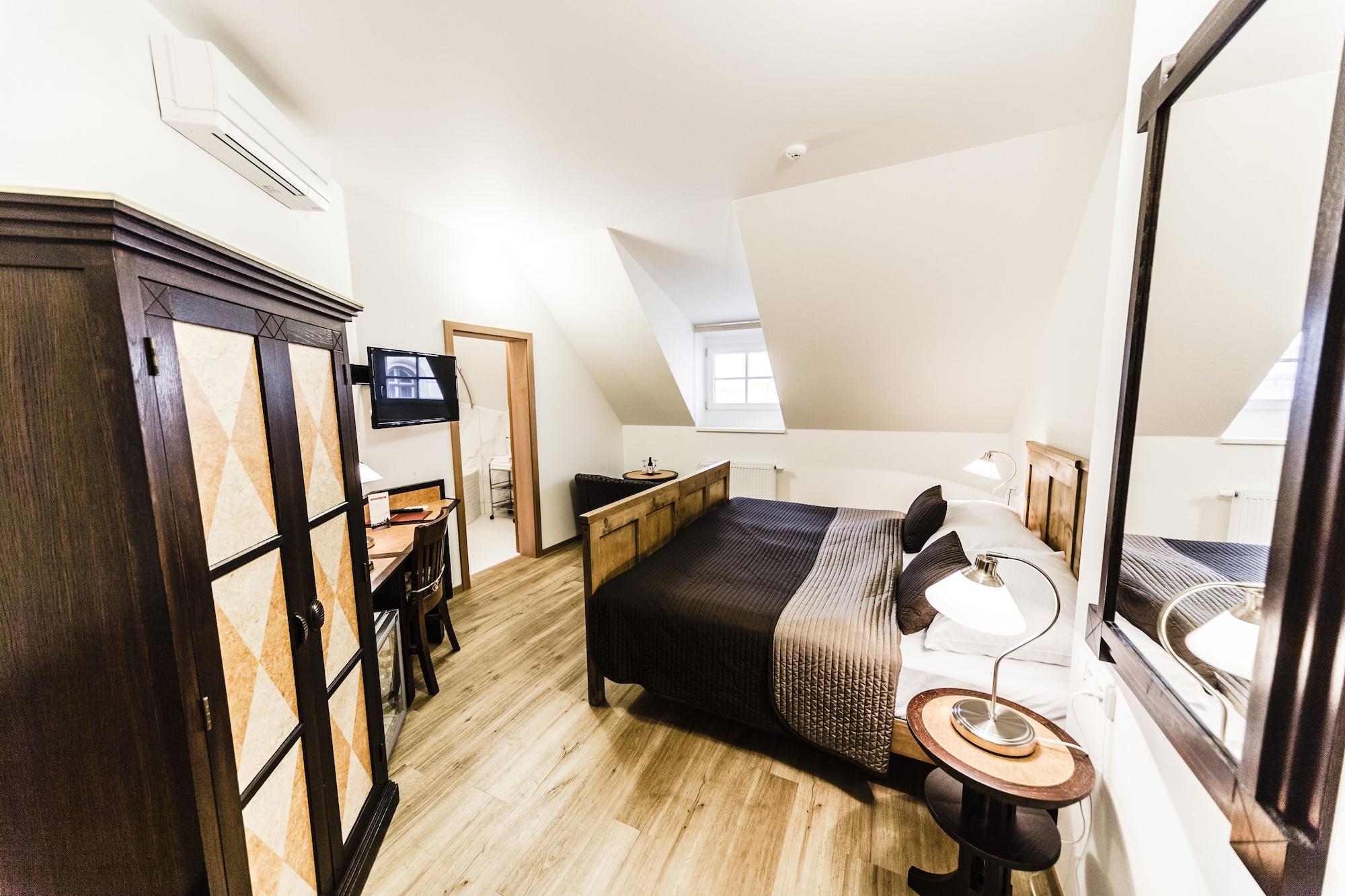 Archibald At The Charles Bridge Hotel Prague Ngoại thất bức ảnh