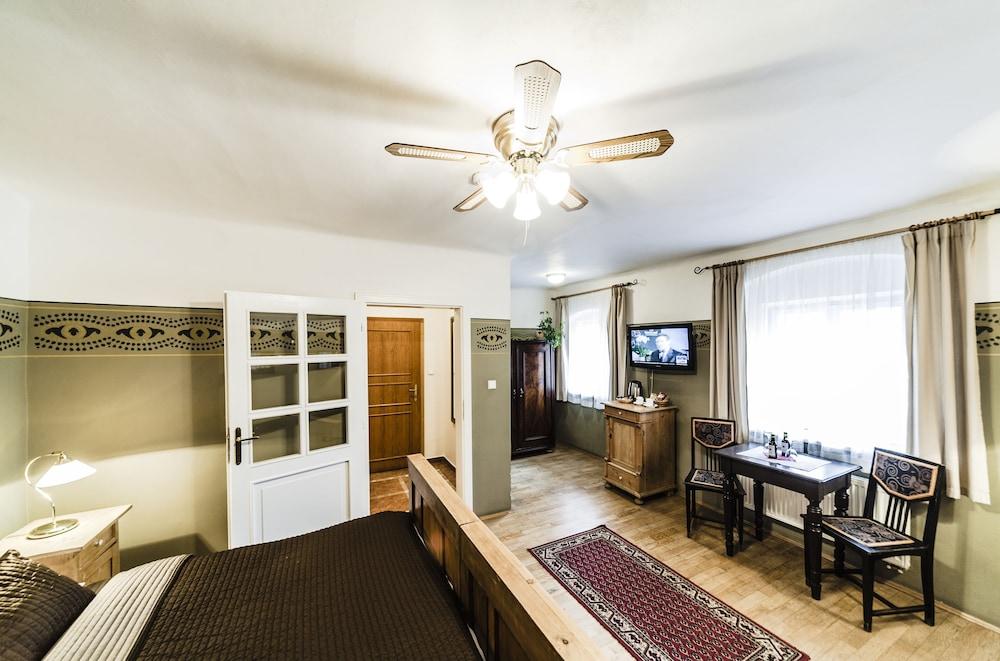 Archibald At The Charles Bridge Hotel Prague Ngoại thất bức ảnh