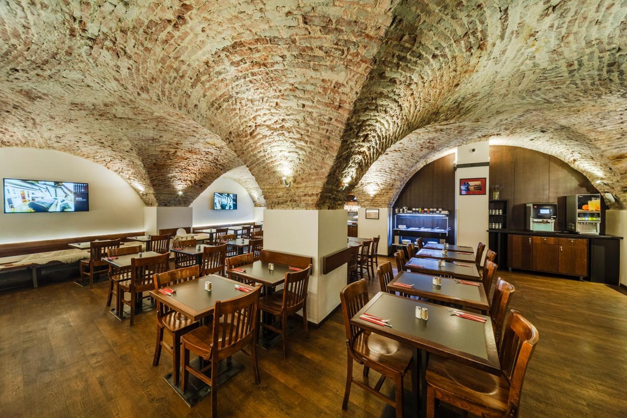 Archibald At The Charles Bridge Hotel Prague Ngoại thất bức ảnh