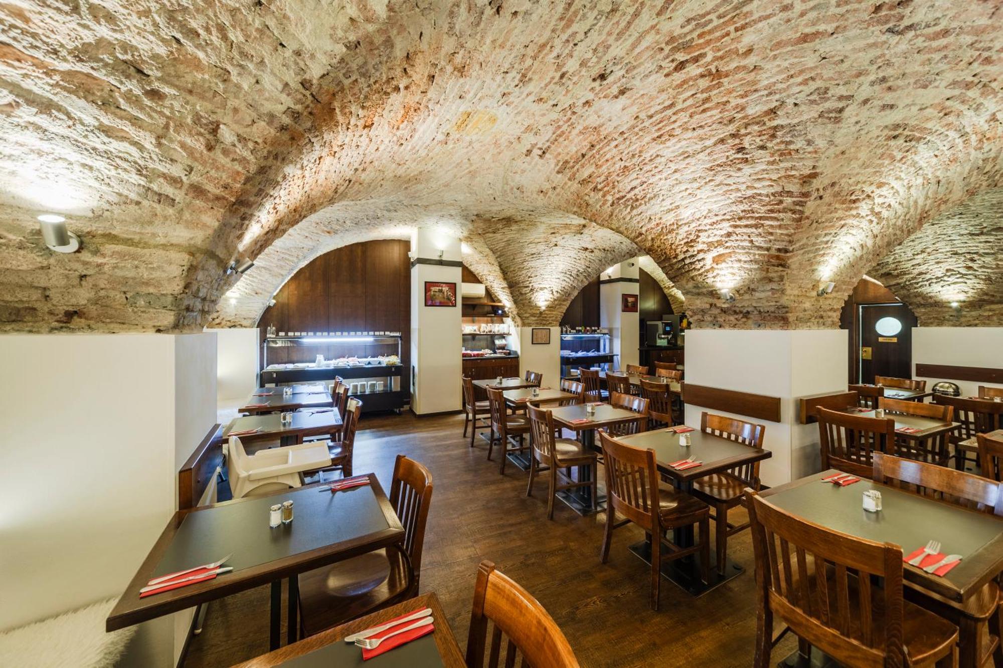 Archibald At The Charles Bridge Hotel Prague Ngoại thất bức ảnh