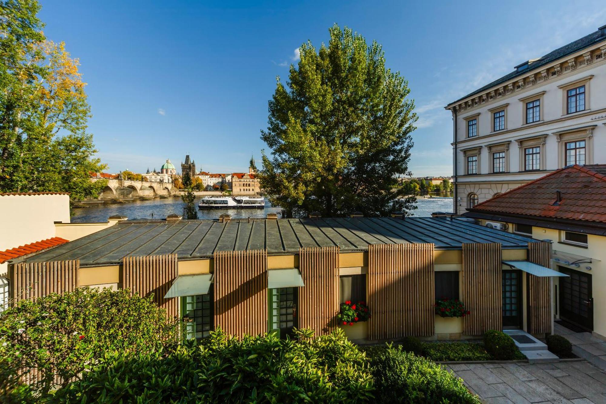 Archibald At The Charles Bridge Hotel Prague Ngoại thất bức ảnh