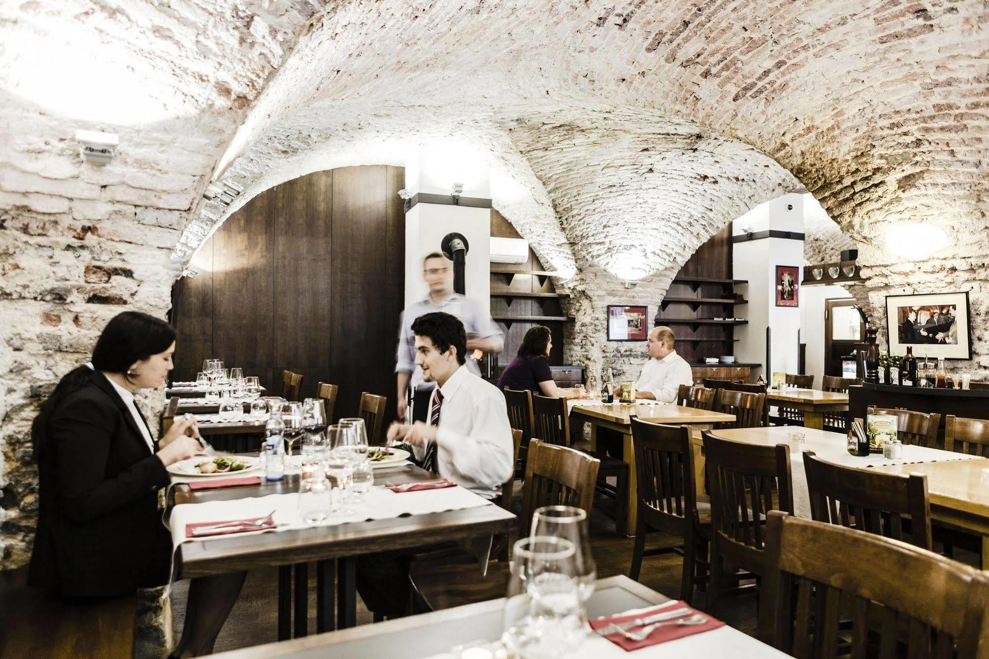 Archibald At The Charles Bridge Hotel Prague Ngoại thất bức ảnh
