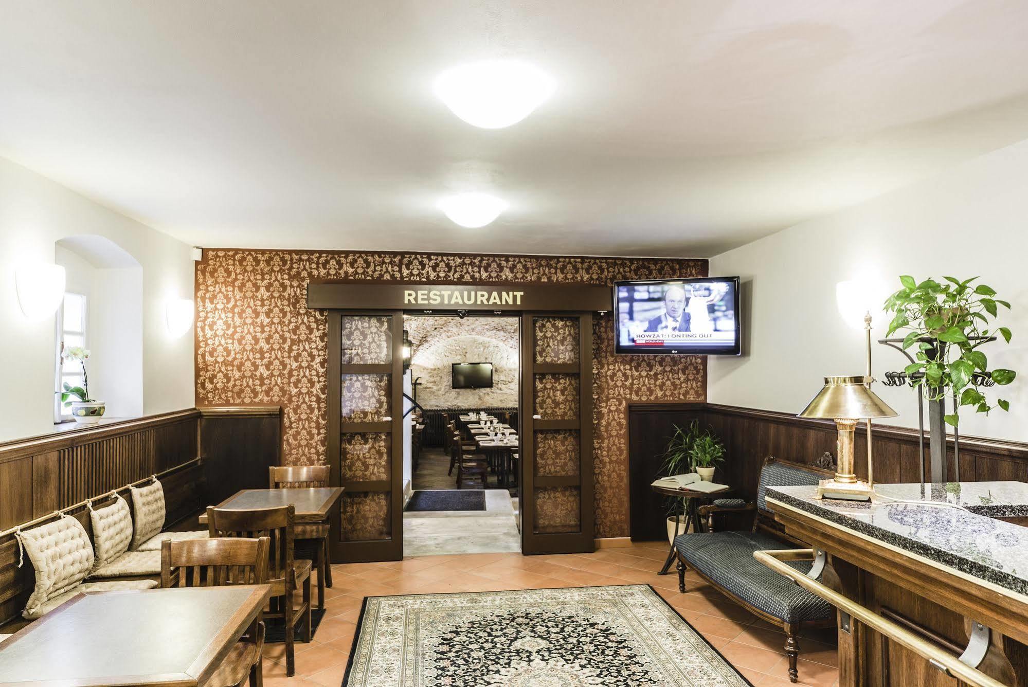 Archibald At The Charles Bridge Hotel Prague Ngoại thất bức ảnh