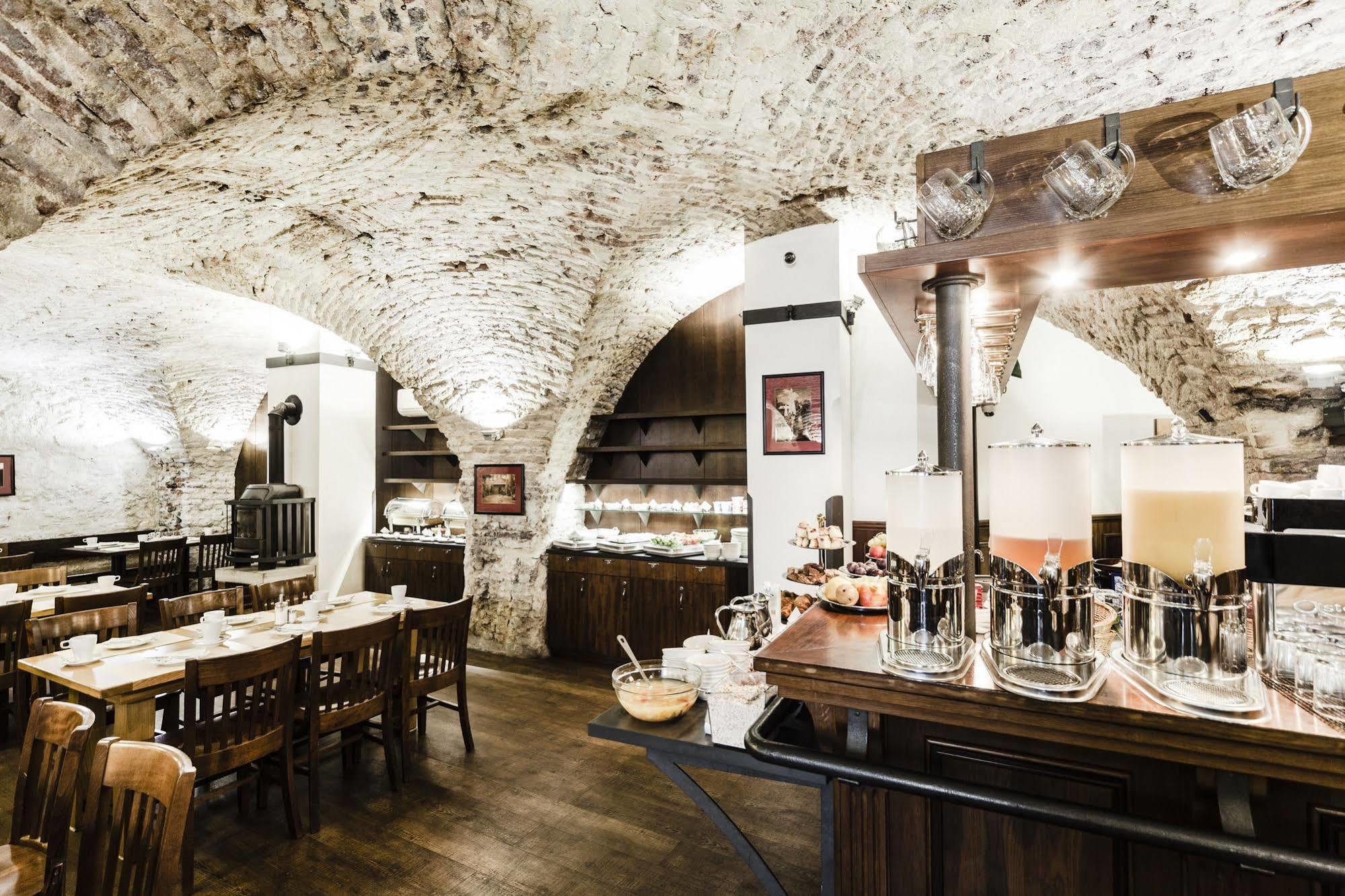 Archibald At The Charles Bridge Hotel Prague Ngoại thất bức ảnh