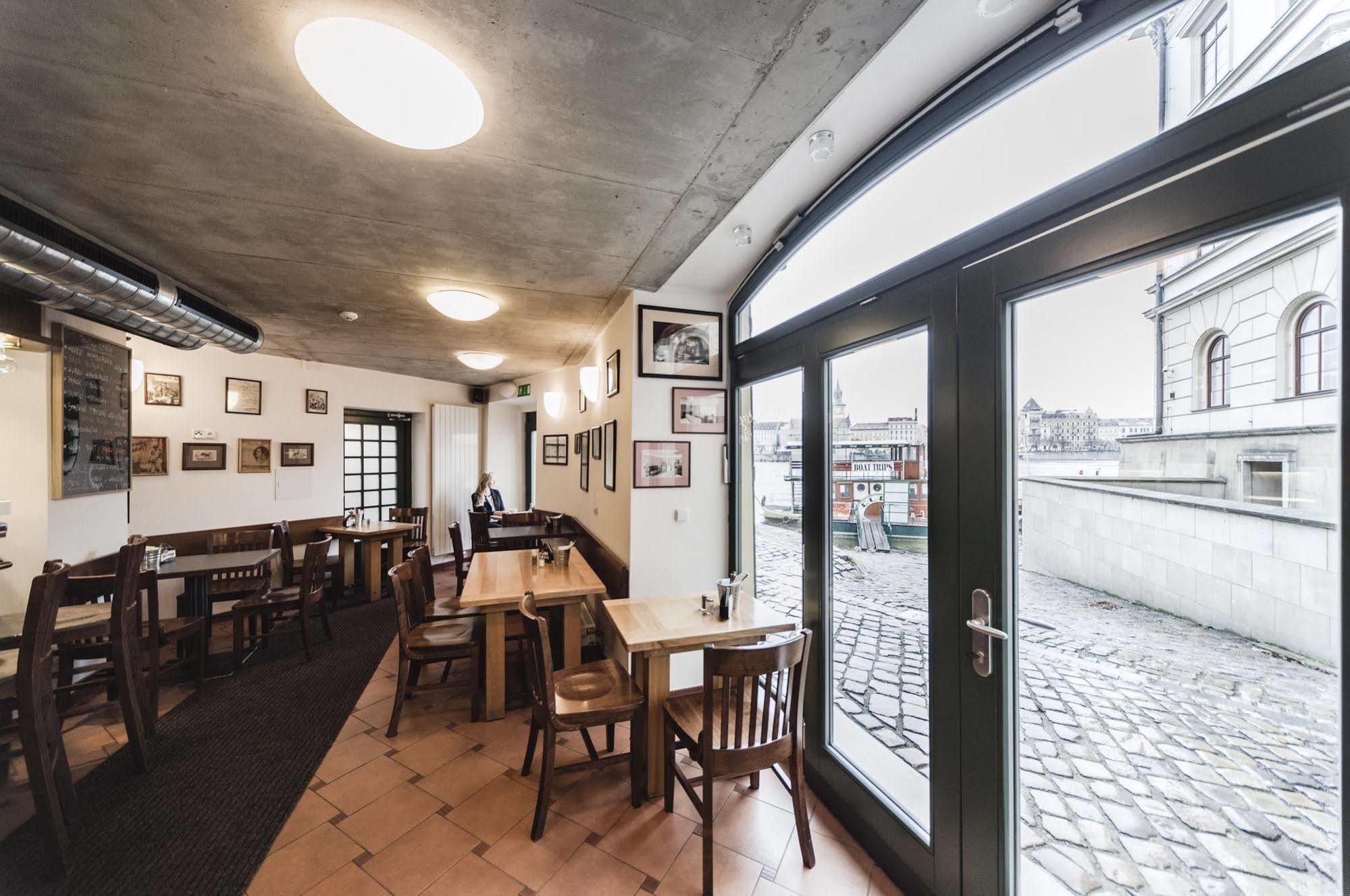 Archibald At The Charles Bridge Hotel Prague Ngoại thất bức ảnh